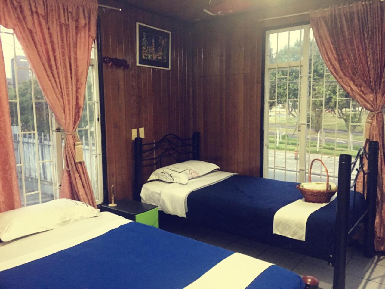 Como En Casa! Restaurante Y Hostal Μπογκοτά Εξωτερικό φωτογραφία